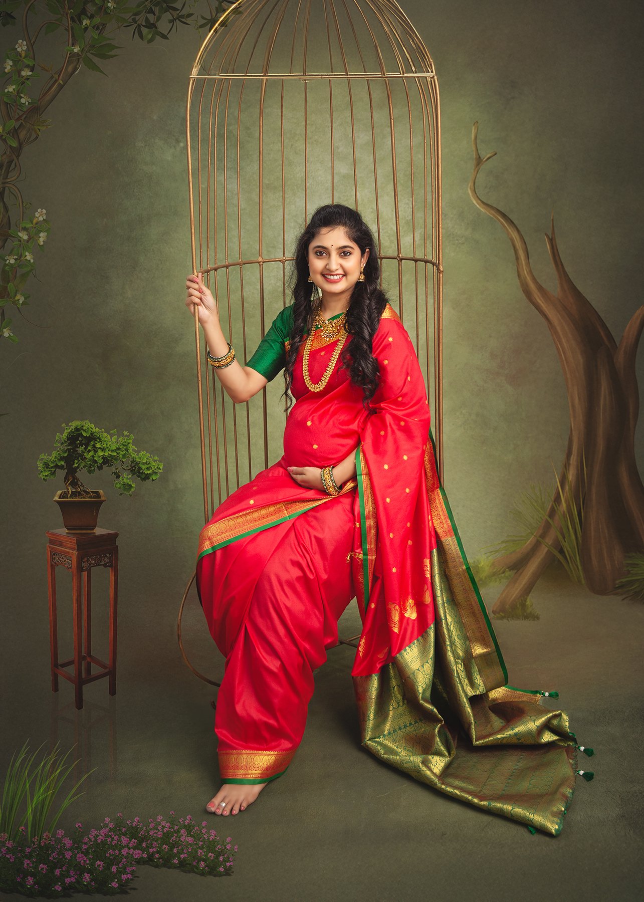 BEST TRADITIONAL SAREE THEMED PHOTOSHOOT IN BANGALORE AT VINUSIMAGES FOR PREGNANCY PHOTOSHOOT