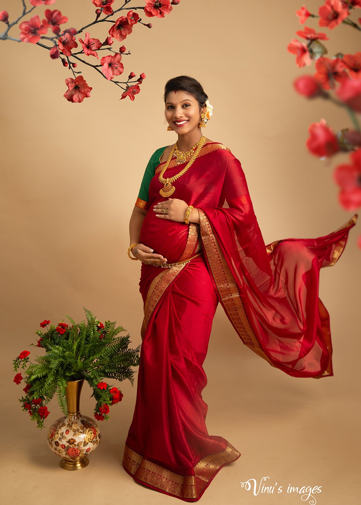 Best Maternity Photographer for Traditional Outfit in Bangalore Vinusiamges Traditional