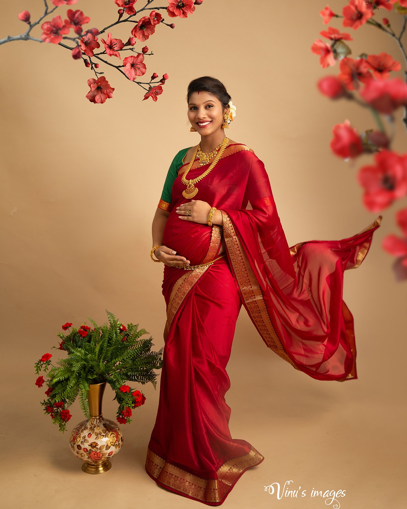 Best Maternity Photographer for Traditional Outfit in Bangalore Vinusiamges Traditional COVER