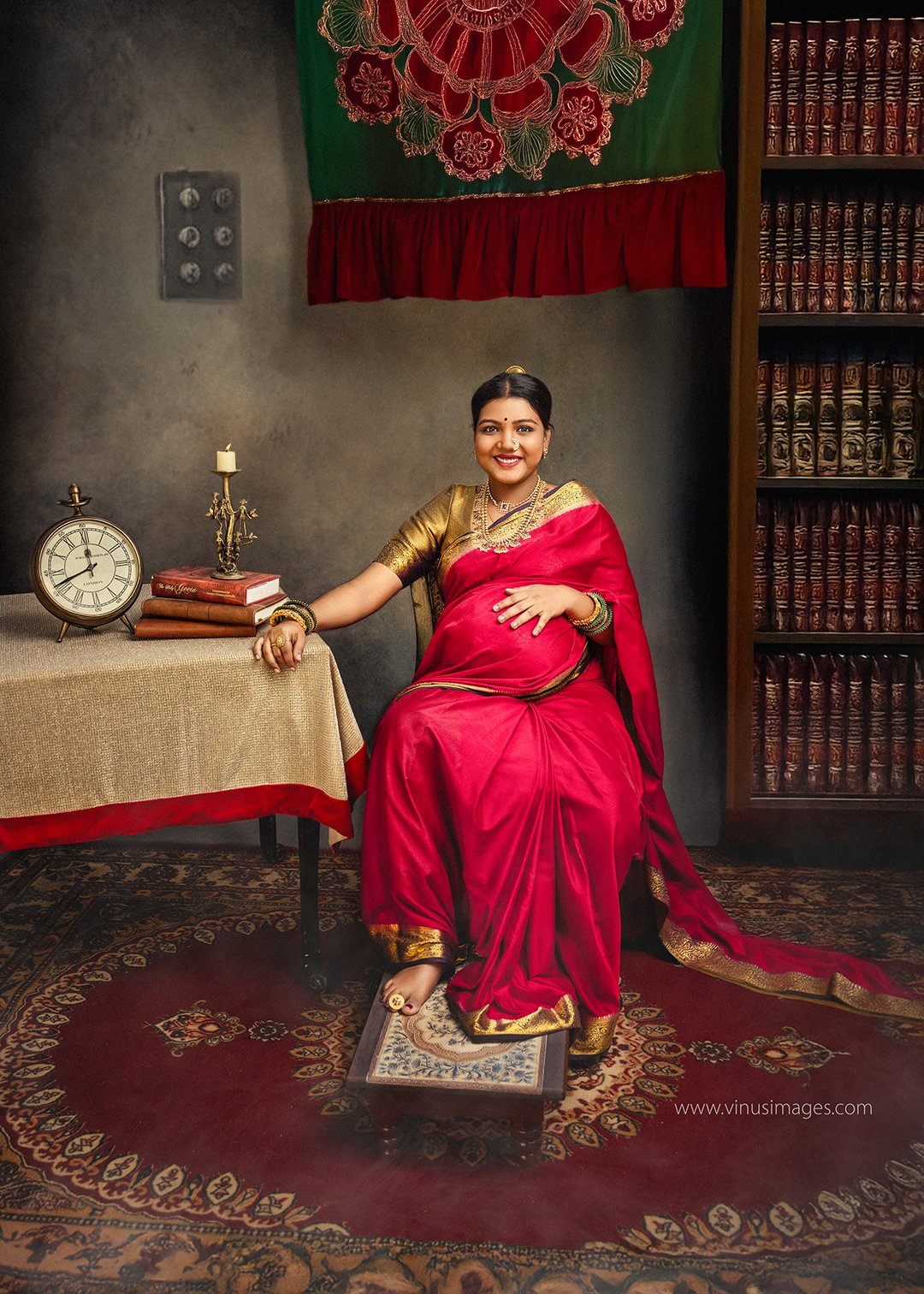 Best Maternity Photographer for Traditional Saree Themed Photoshoot in Bangalore at Vinu's images