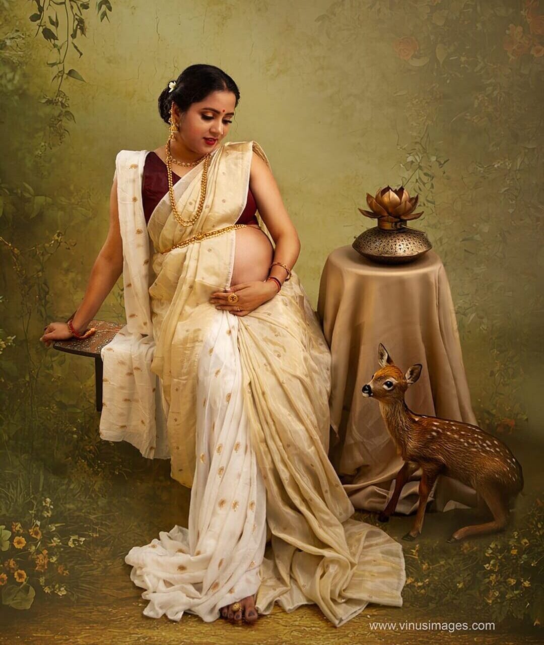 Best maternity photographer for traditional themed