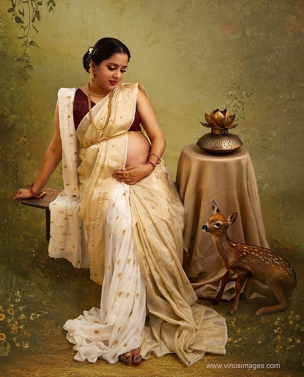 Best maternity photographer for traditional themed