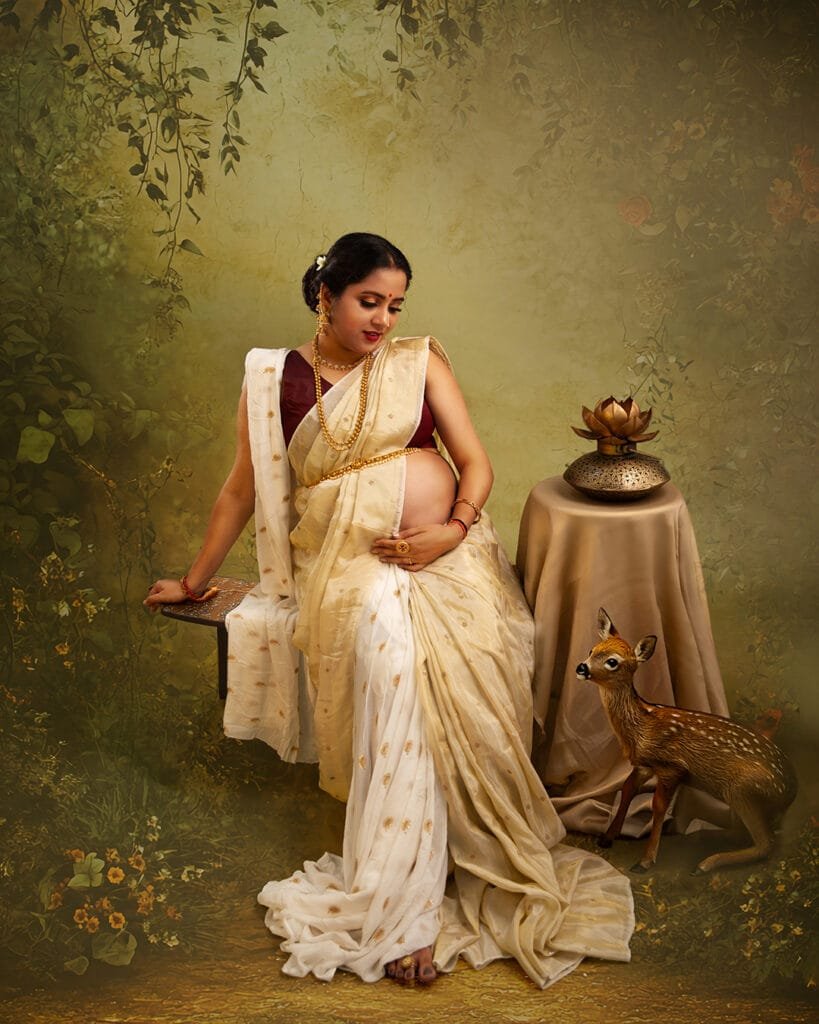 Best Tradtional Themed Maternity Photoshoot in Bangalore at Vinusimages