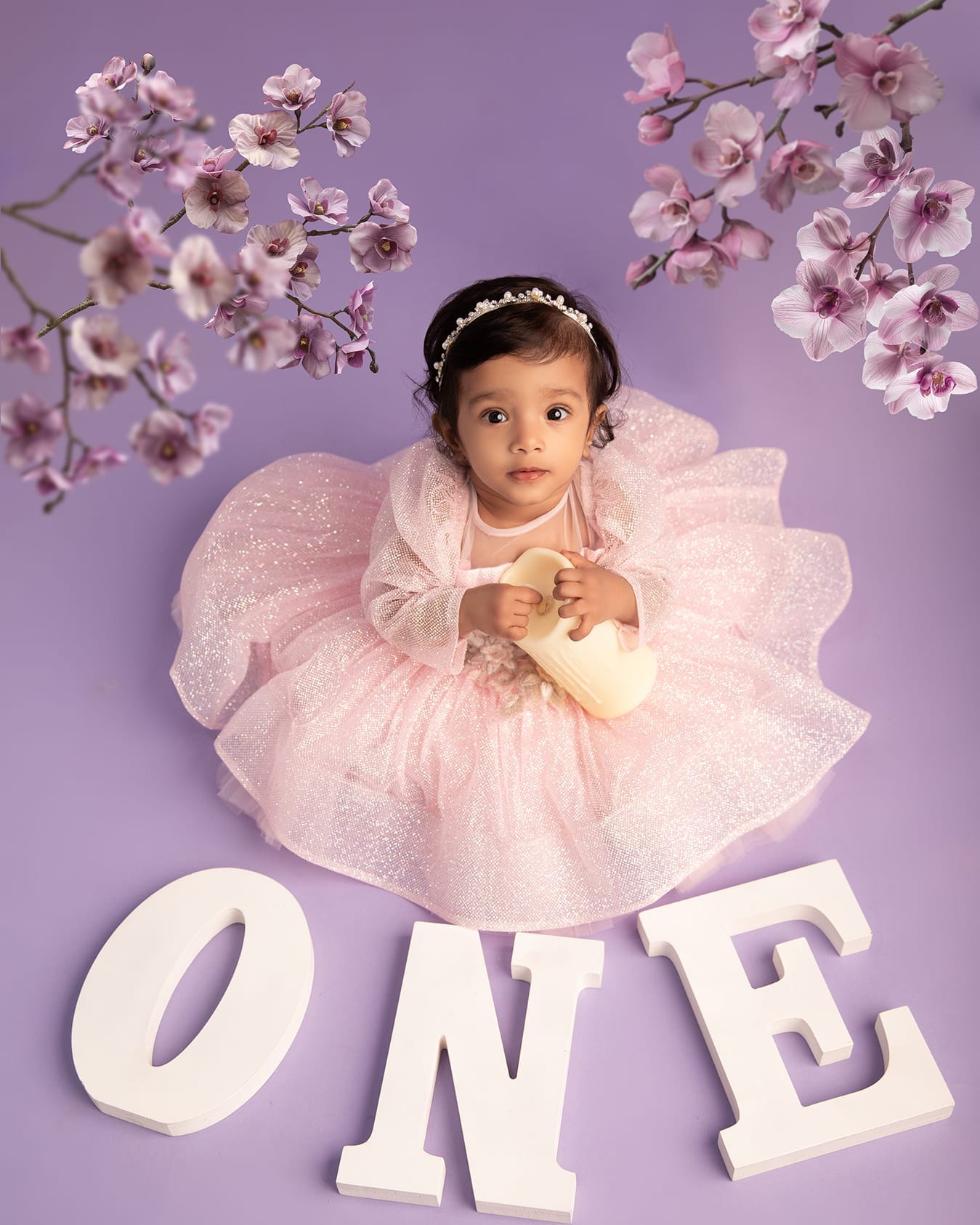 Best-Toddler-Photographer-in-Bangalore-for-One-year-old-Milestone-photoshoot-Vinusimages